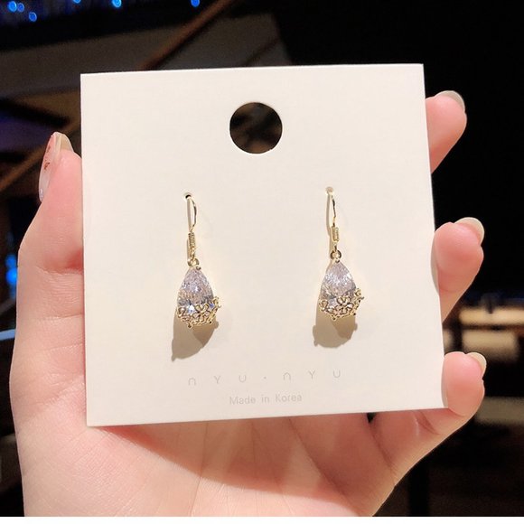 Last Pair💕Tear Crystal Egg Drop Golden Floral Earrings - Picture 5 of 11